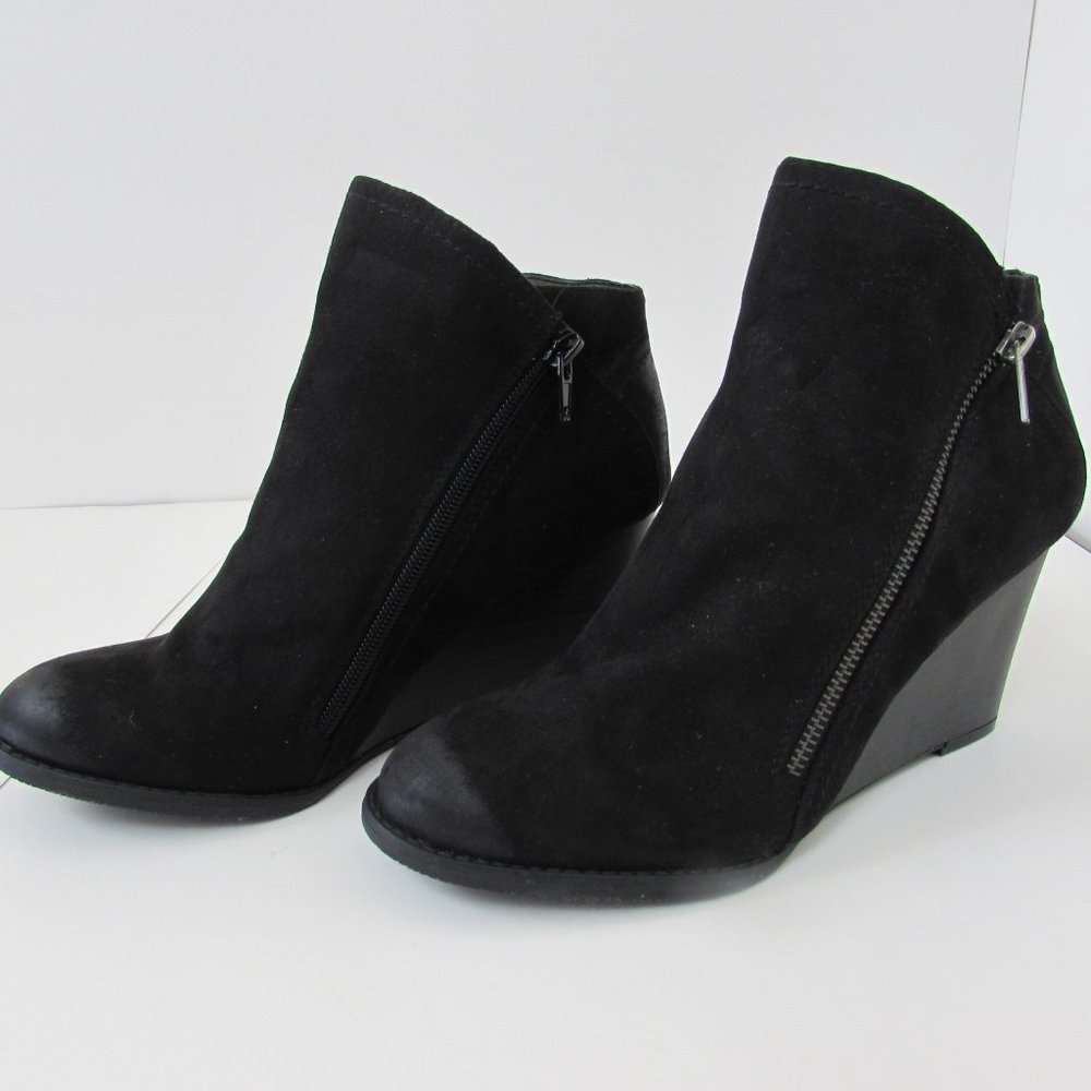 Black Suede Wedge Ankle Bootie Hokus Pokus Siz 8.5